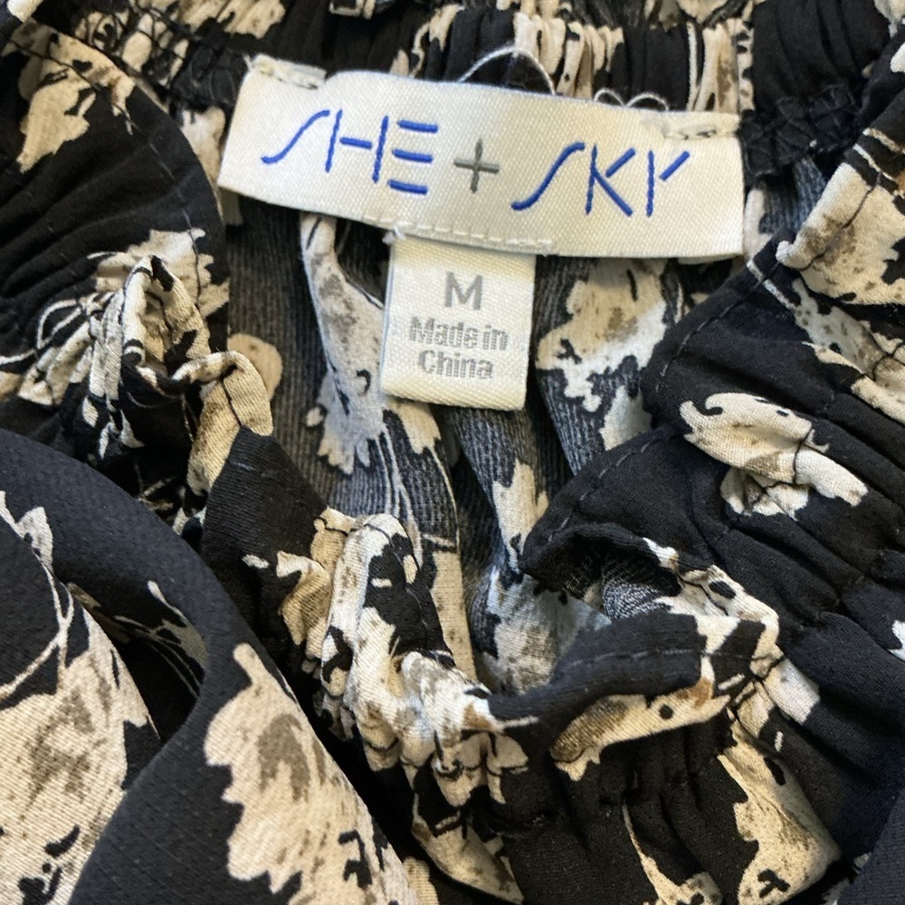 🌼She + Sky Black Smocked Floral Crop Top - Picture 3 of 4